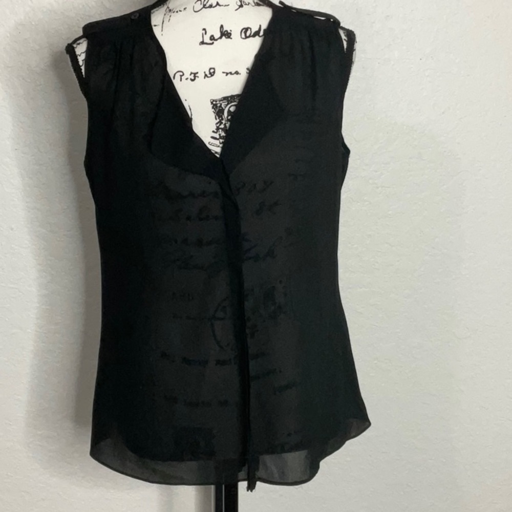 418- Banana Republic NWOT Sheer Black Sleeveless Button Up Top, Size  Medium